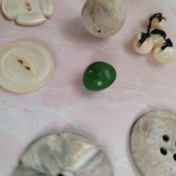Vintage embroidered buttons sewer collection - Picture 2 of 5